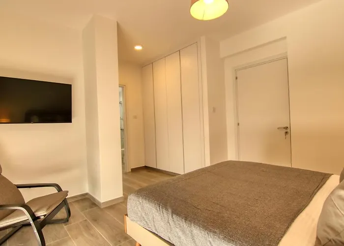 Phaedrus Living Coral Suites Bliss