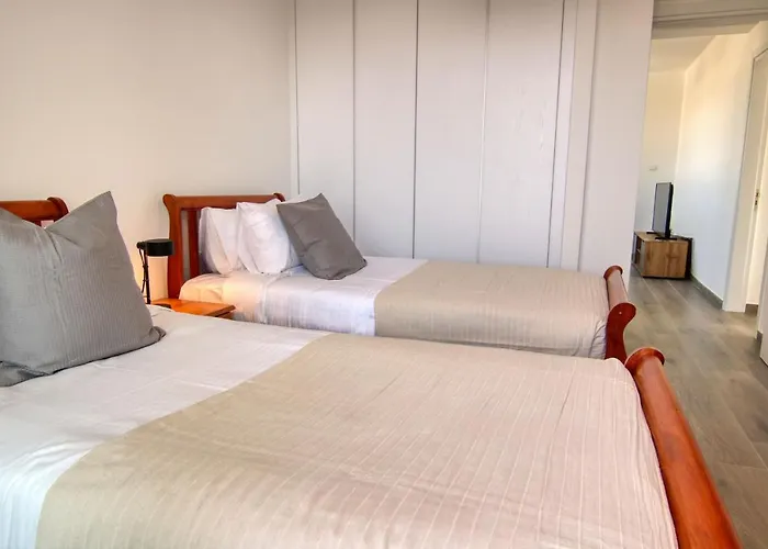 Phaedrus Living Coral Suites Bliss